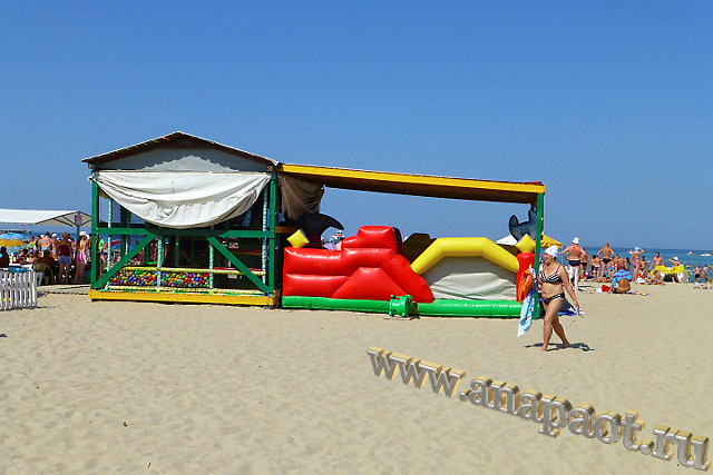 Анапа Центральный пляж детская игровая зона